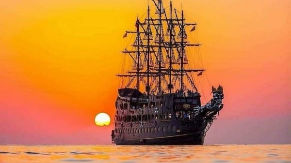 Alanya Big Kral Pirate Ship Boat Trip